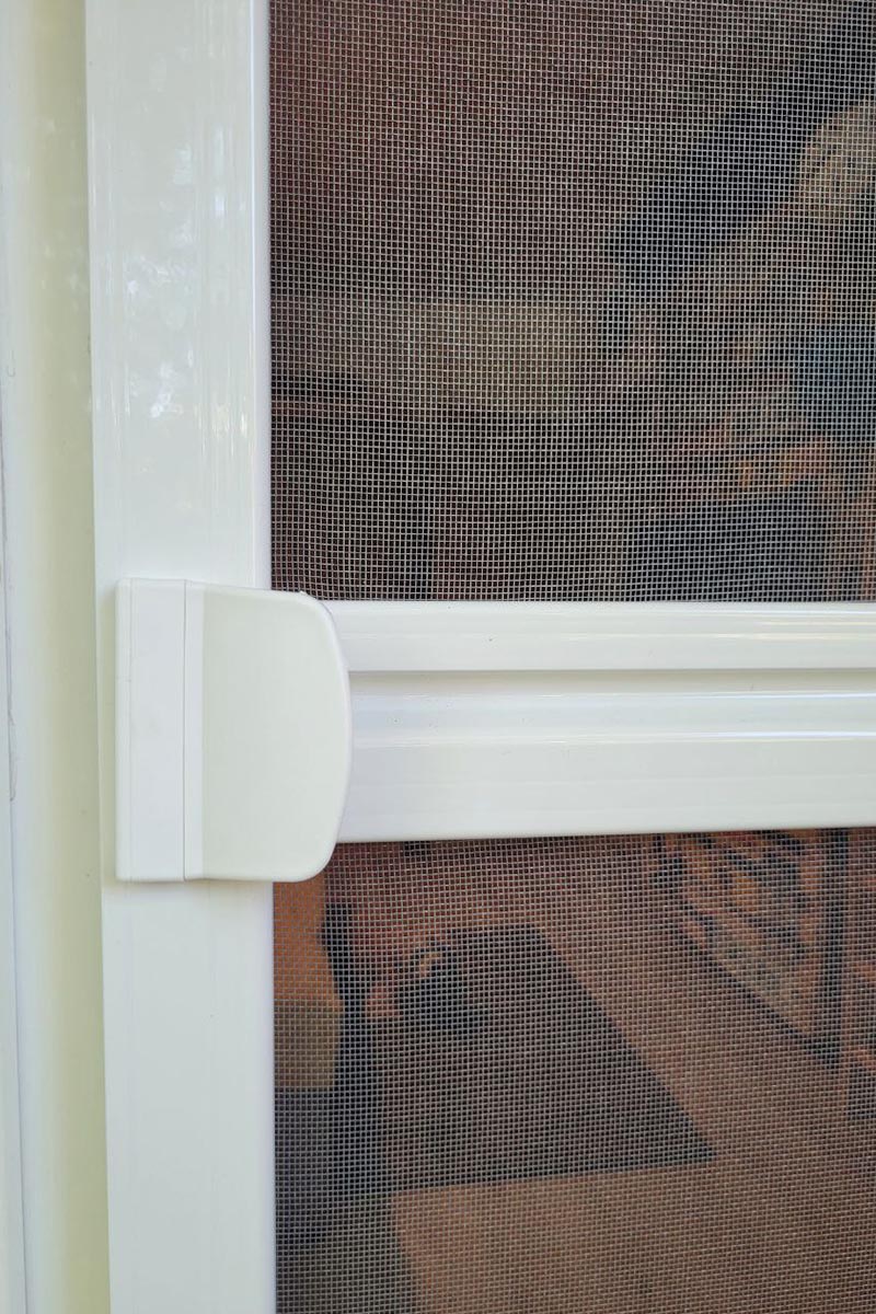 Sieťka na dvere biela detail